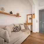 Stone Waves αpartments & Agios Arsenios