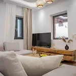 Stone Waves αpartments & * Agios Arsenios