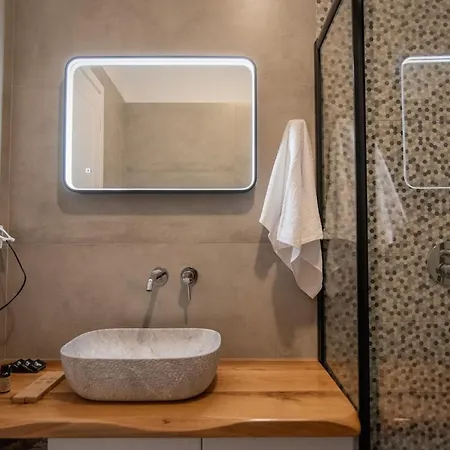 Stone Waves αpartments & Apartman Agios Arsenios